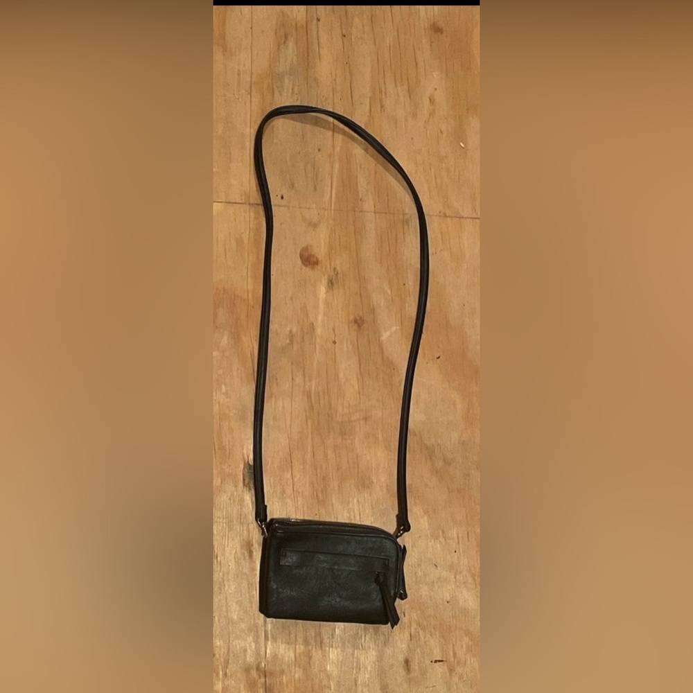 Universal Thread Black Crossbody Wallet with Interior Zippers